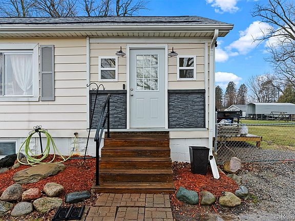 4th image of 7250 Frances Rd