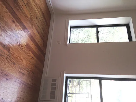 Rented by Roxann Realty LLC | media 8