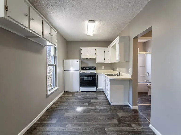 1025 State St — Photo 5