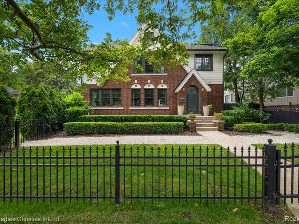 974 Ann St, Birmingham, MI 48009