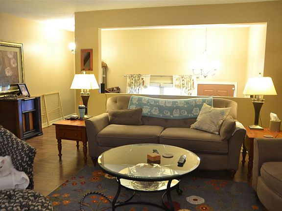 4th image of 1104 N Parkway APT 29