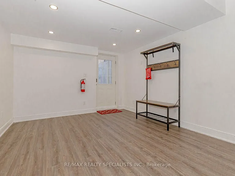 2535 Raglan Ct #LOWER — Photo 12