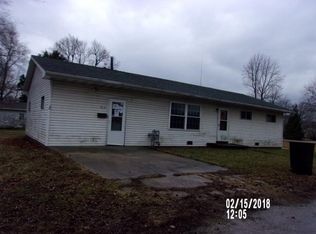 814 E Julia St, Clinton, IL 61727
