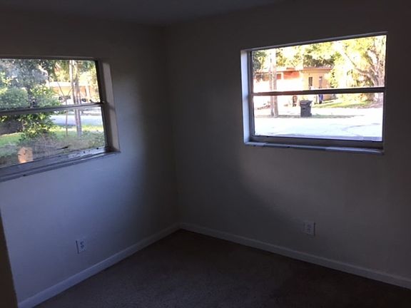 4th image of 409 NW 14th Ave #1