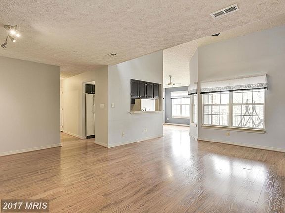 4th image of 203 Burkwood Ct Unit 3B