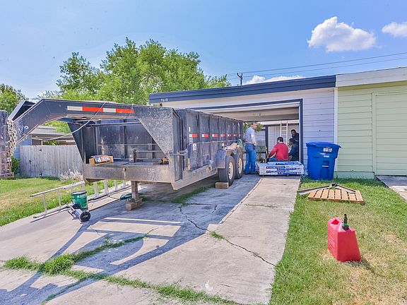 2nd image of 1115 Pelican Pl