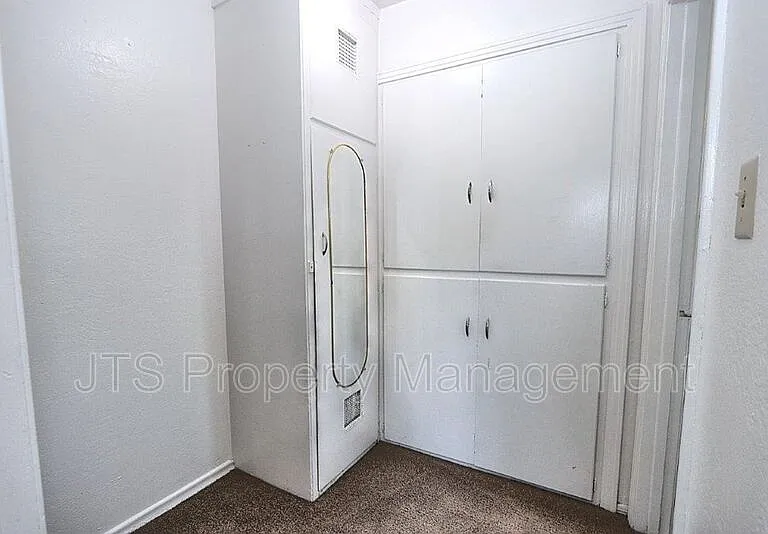 4439 V St #6 — Photo 34