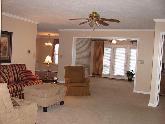 3rd image of 625 Lake Harbor Dr