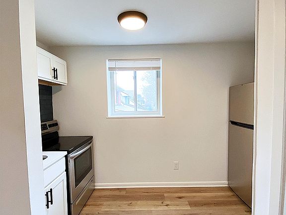 3rd image of 12955 Larchmere Blvd #1