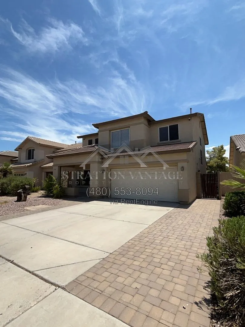 4 bed, 2.5 bath, 2111 sqft, $2,100 — Photo 2