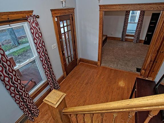 4th image of 227 Jefferson St