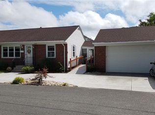 16 Chester Ave, Cranston, RI 02920