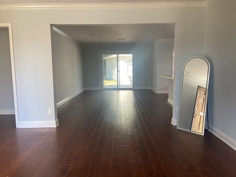 Mapleton Dr — Photo 2