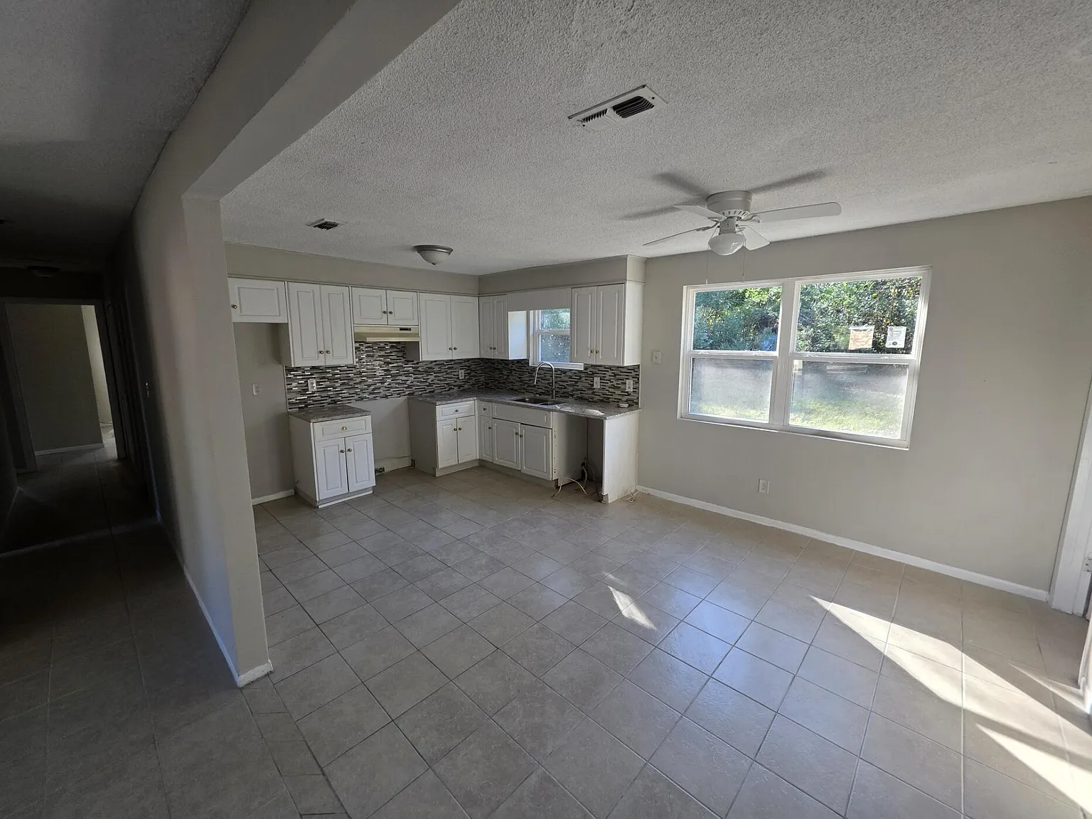 4 bed, 2.0 bath, 1314 sqft, $1,595 — Photo 4
