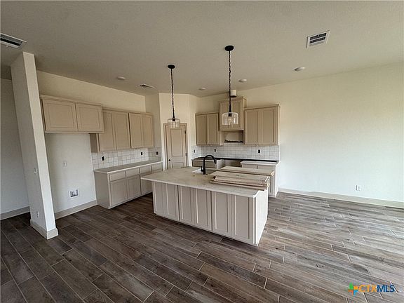 5th image of 1301 Rylee Ln