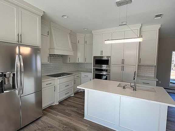 3rd image of 105 Lillian Ln