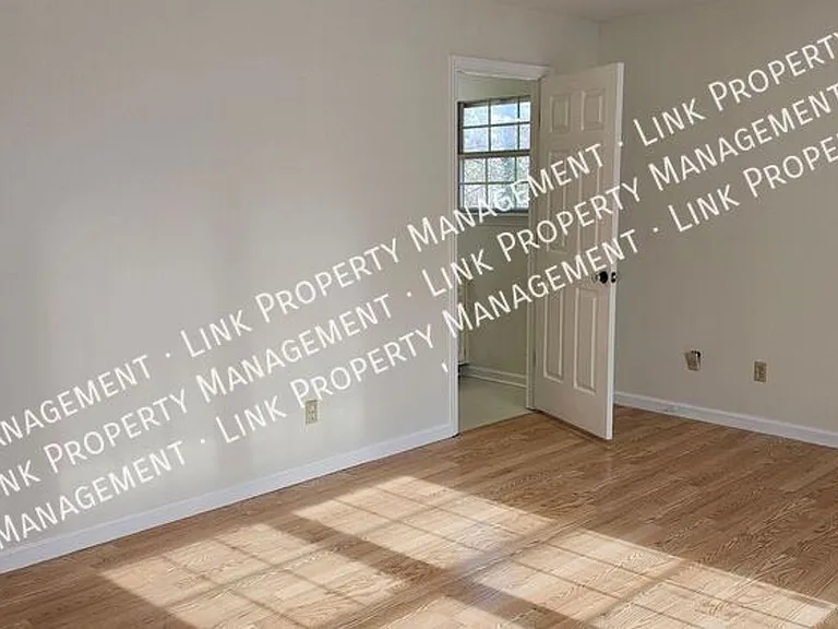 9328 Berkshire Cir — Photo 29