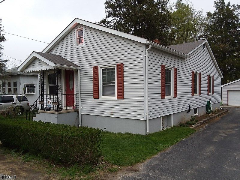 2nd image of 11 McCann St