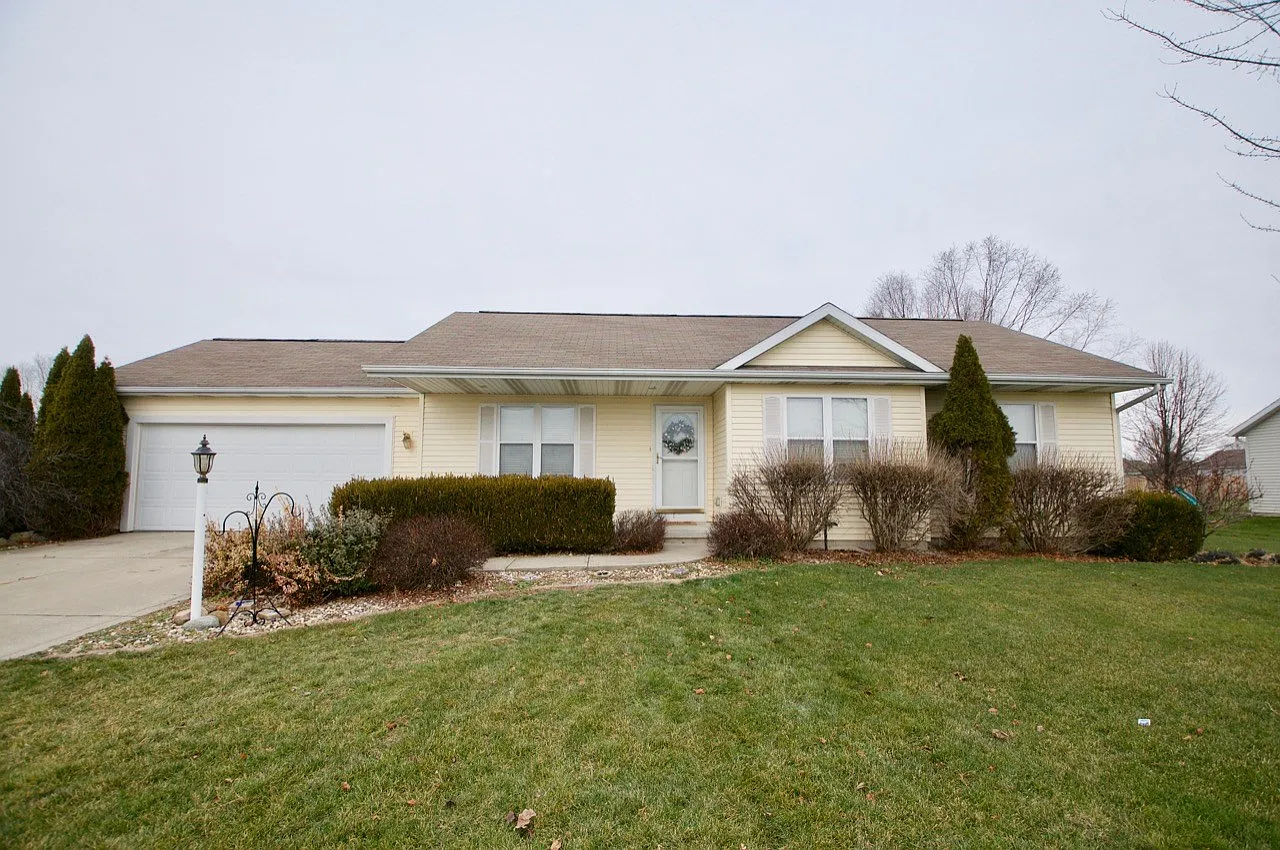 18123 Montgomry Ln photo 1