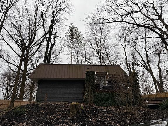 3rd image of 210 Colonial Ln #B