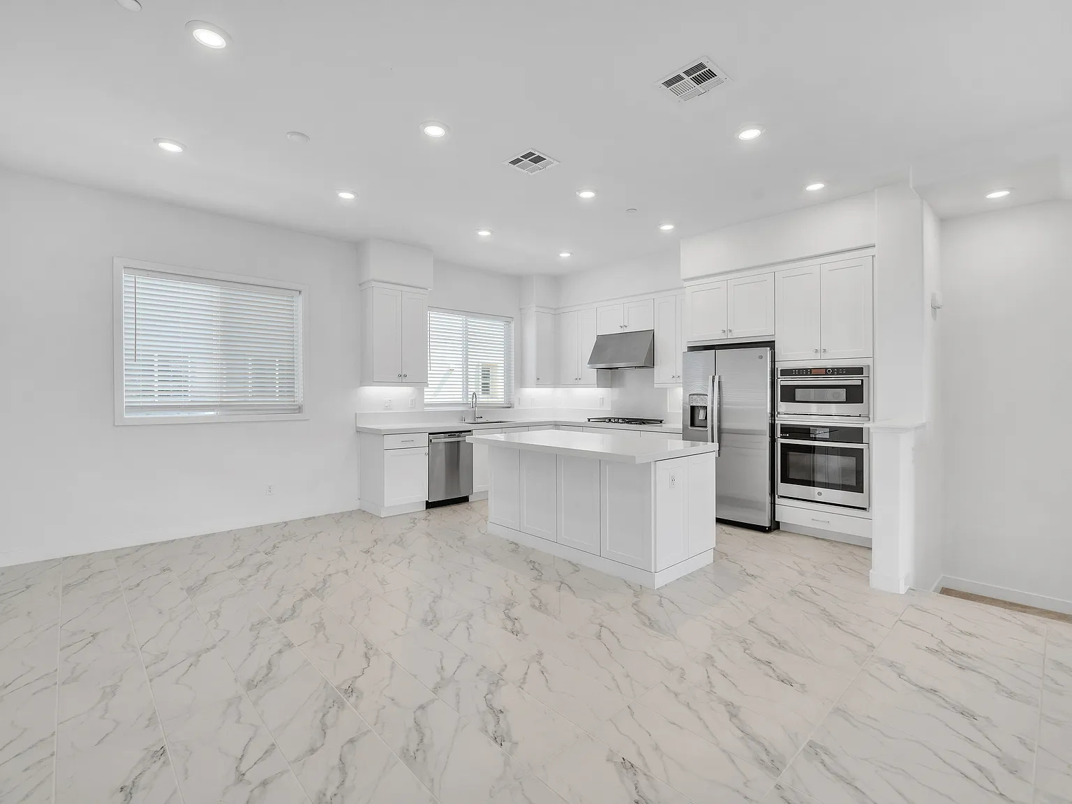 3 bed, 3.5 bath, 2064 sqft, $5,100 — Photo 2