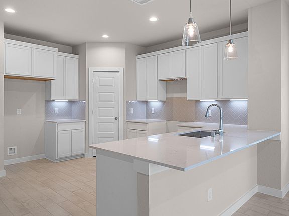 4th image of 53 Shining Point Dr