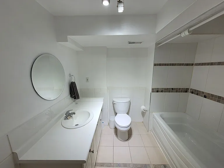 218 Longwood Dr — Photo 2
