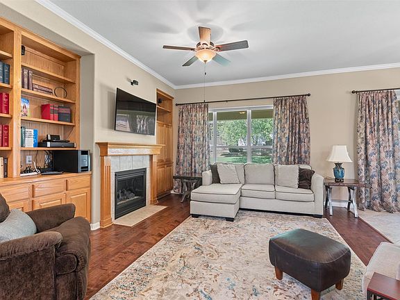 5th image of 110 Persimmon Ln