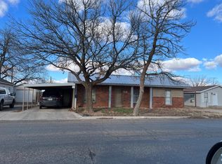 109 Hickory St, Levelland, TX 79336