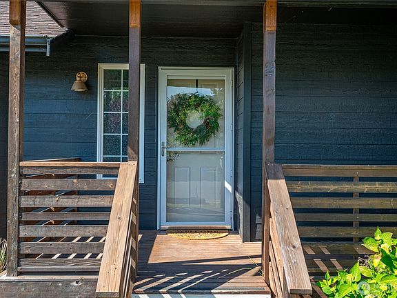 4th image of 1560 SW 9TH Avenue