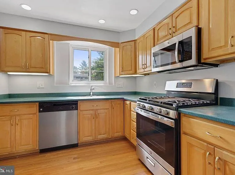 kitchen - middle floor