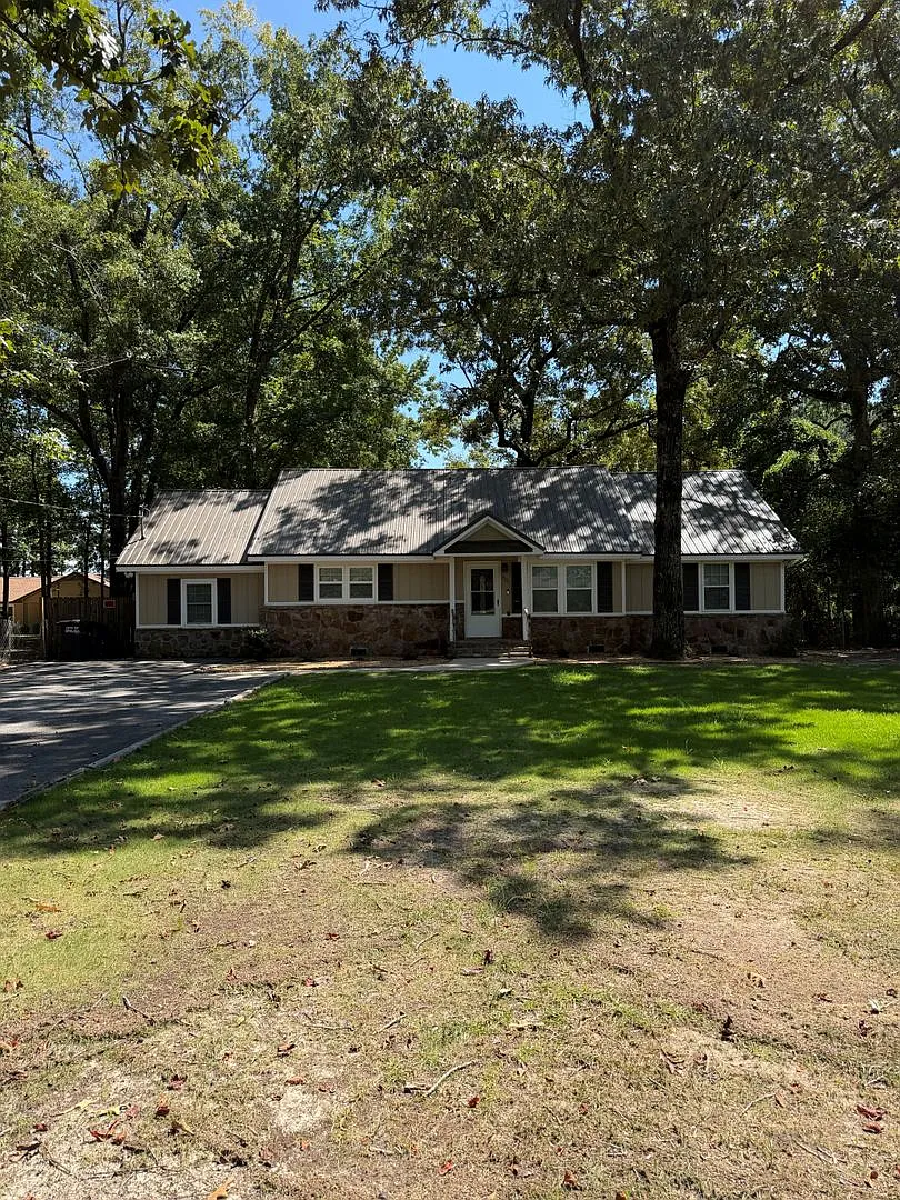 Spacious 3BR Home on Nearly an Acre in Opelika — Photo 1