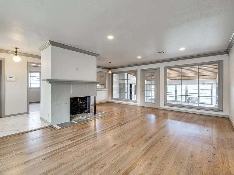 1923 N Elwood Ave — Photo 11