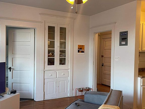 4th image of 2271 Parkwood Ave #10