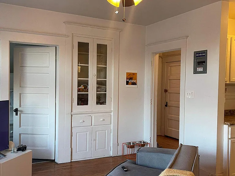 2271 Parkwood Ave #10 — Photo 4