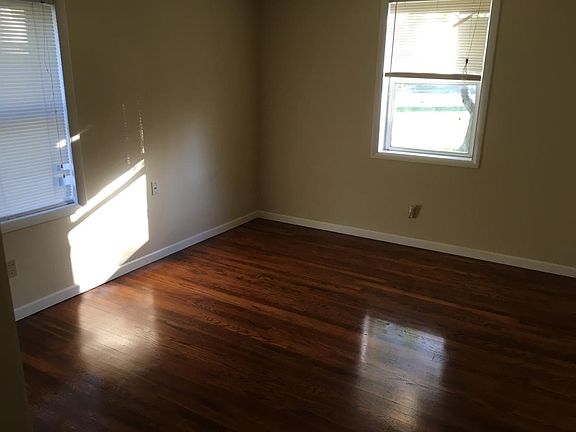 3rd image of 309 Bruce Ave