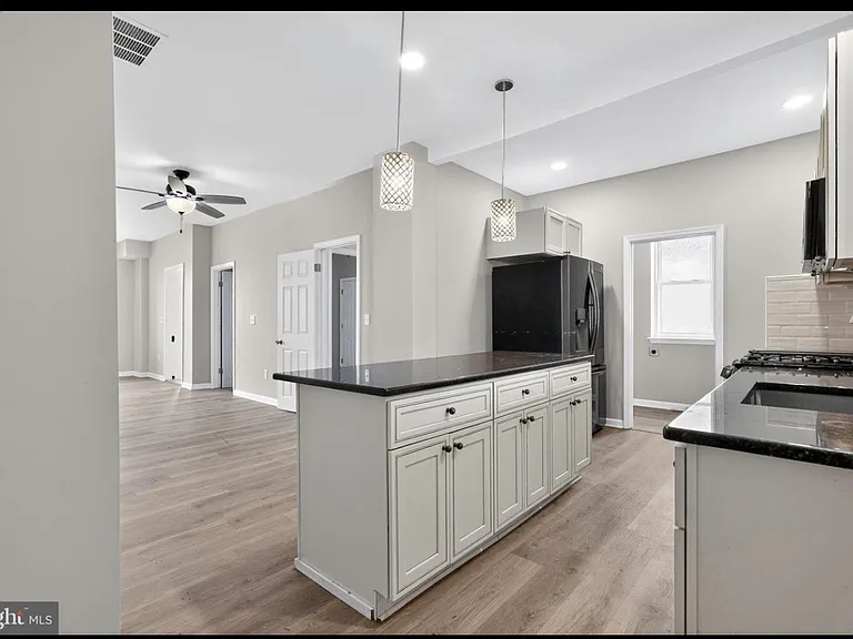 1021 Beeson Ave — Photo 7