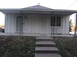 121 Riverview Dr, Napoleon, MO 64074