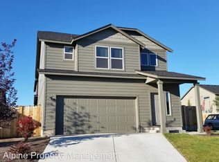 2832 NE Spring Water Pl, Bend, OR 97701