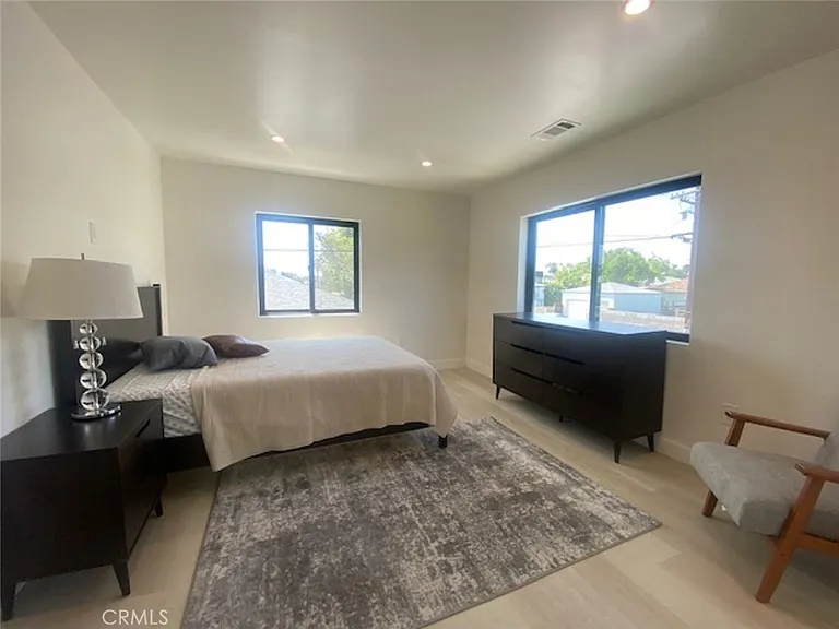 6059 Riverton Ave — Photo 13