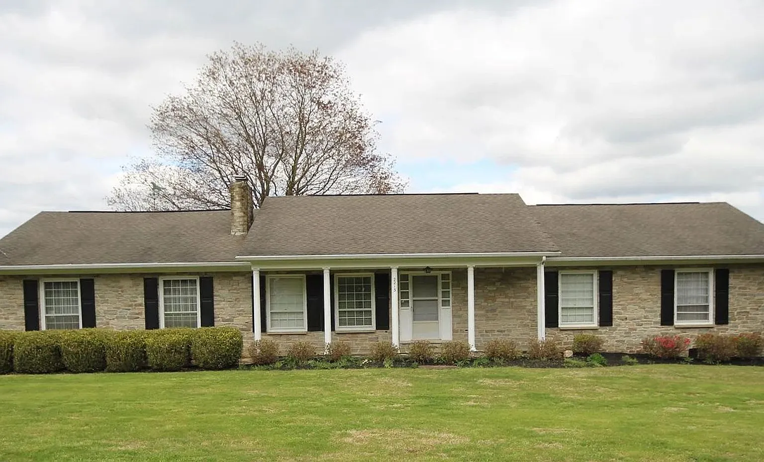 Charming 3-Bedroom Home with Country Feel & Spacious Yard — Photo 1