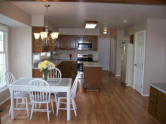 3rd image of 5860 Hazeltine Ct