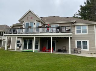 417 E Red Pine Cir, Dousman, WI 53118