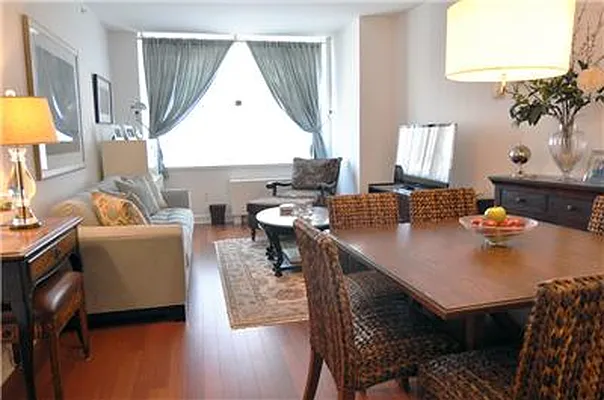 Sold by (Legacy) Elegran | media 10