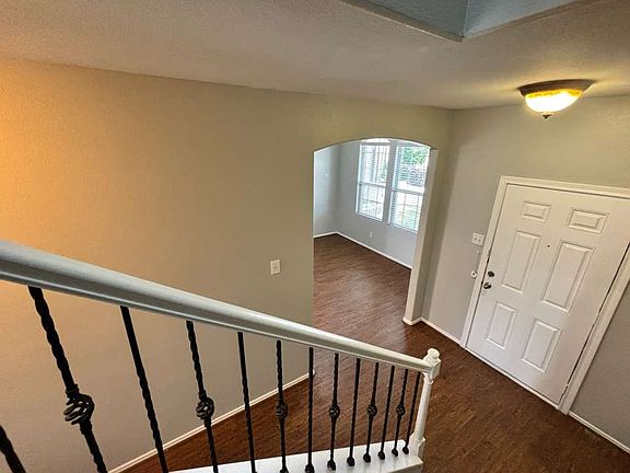 4th image of 546 Harding Ln