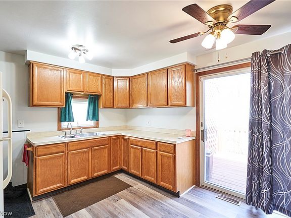 3rd image of 13203 Woodward Blvd