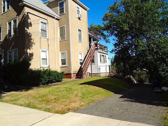 3rd image of 221 Proctor Ave