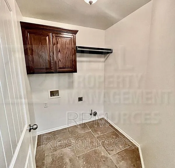 10913 SW 30th St — Photo 32