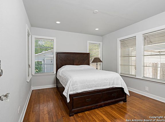 5th image of 2526 W Mulberry Ave