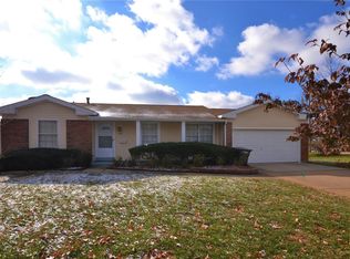922 Townhouse Ln, Hazelwood, MO 63042